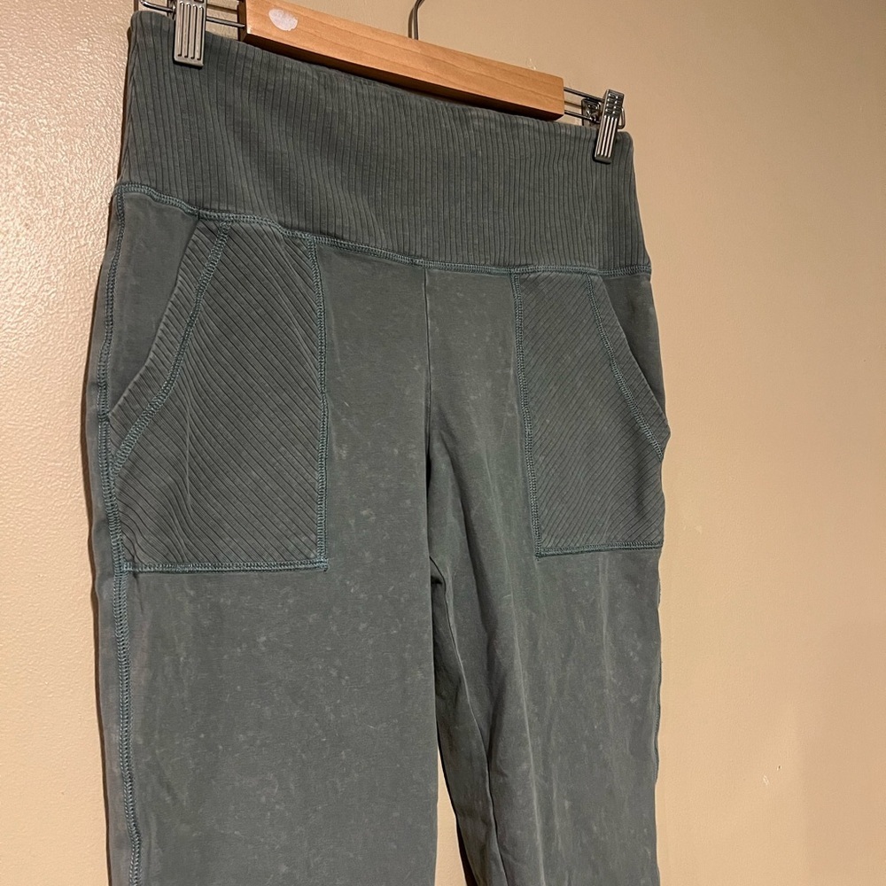 Aerie Women's Size Large Ribbed Green Wash Joggers Athleisure Gym Yoga - Picture 3 of 6